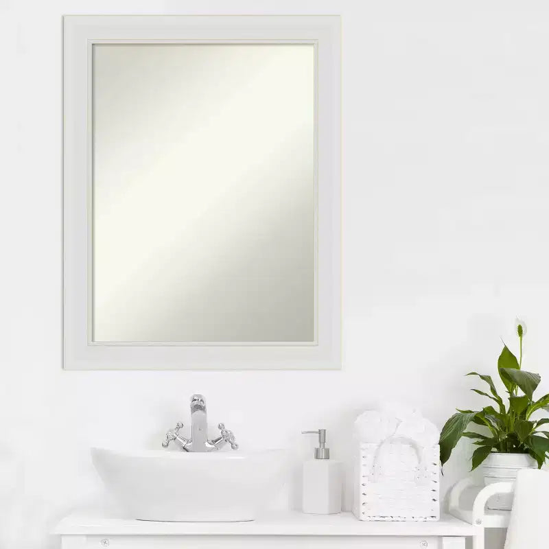 Miroir mural étroit 22x28 pouces - Cadre blanc doux, style moderne