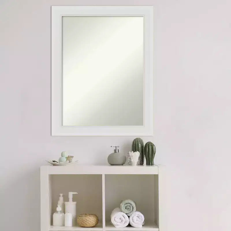 Miroir mural étroit 22x28 pouces - Cadre blanc doux, style moderne