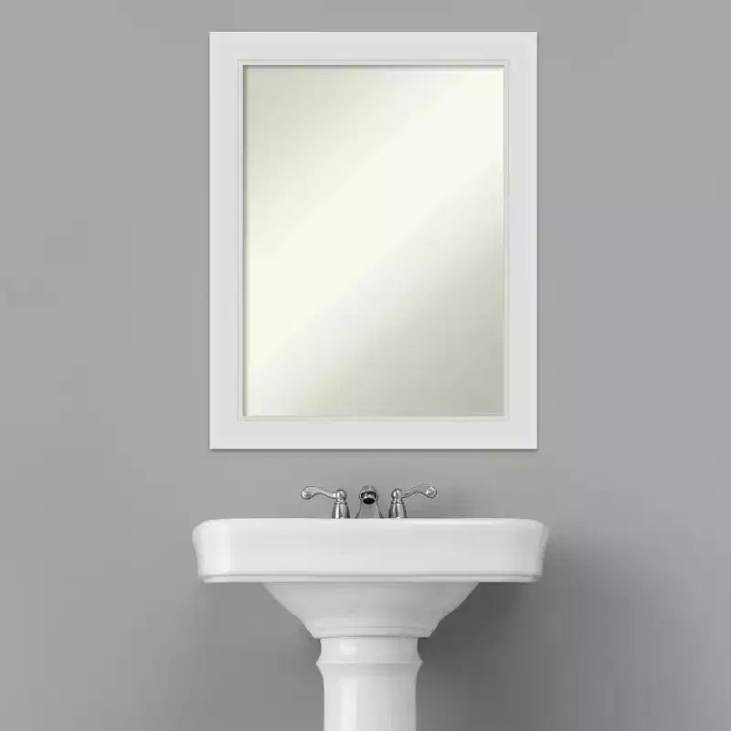 Miroir mural étroit 22x28 pouces - Cadre blanc doux, style moderne
