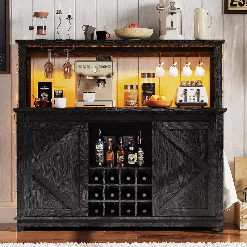 Meuble de bar à café de 55 pouces avec porte coulissante de style grange, éclairage d'affichage et concentrateur multifonction, porte-verres à vin pour salle à manger