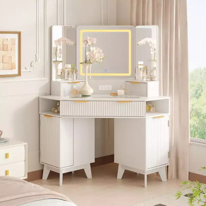 Coiffeuse d'angle cannelée de 48 pouces avec 3 miroirs, plateau en verre trempé, 3 tiroirs, 2 armoires et 2 étagères pour chambre à coucher ou dressing
