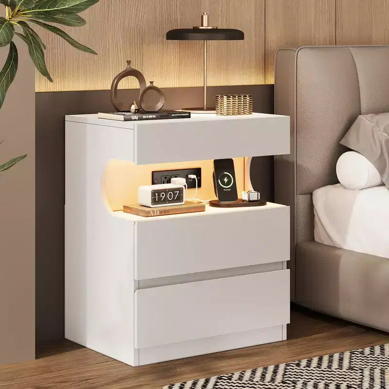 Table de chevet intelligente blanche avec lumières LED contrôlées par application et station de charge, avec 3 tiroirs pour chambre à coucher