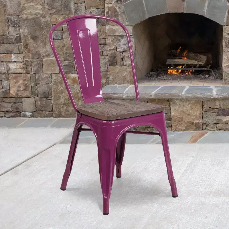 Chaise de bistrot empilable en métal coloré avec assise en bois - Capacité de 227 kg