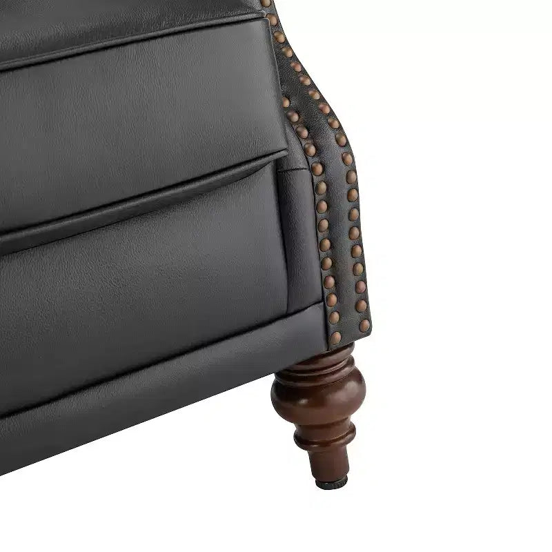 Fauteuil club en cuir véritable de 33 po – Dossier touffeté, garniture cloutée et pieds fuselés en bois