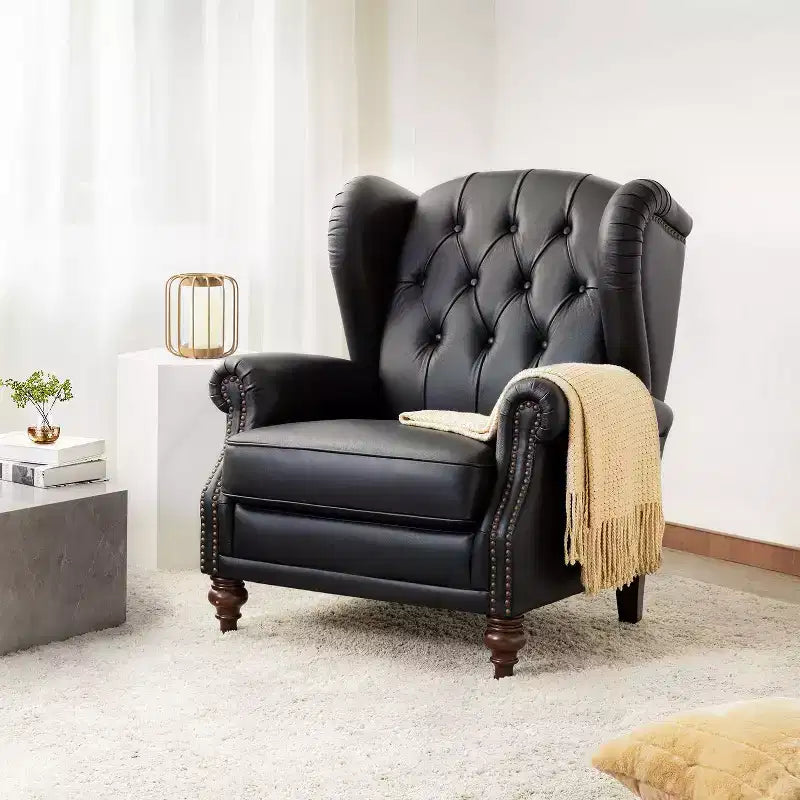 Fauteuil club en cuir véritable de 33 po – Dossier touffeté, garniture cloutée et pieds fuselés en bois