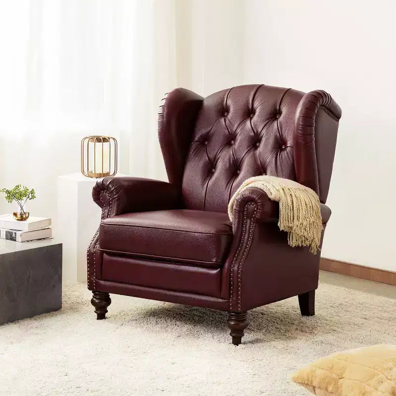 Fauteuil club en cuir véritable de 33 po – Dossier touffeté, garniture cloutée et pieds fuselés en bois