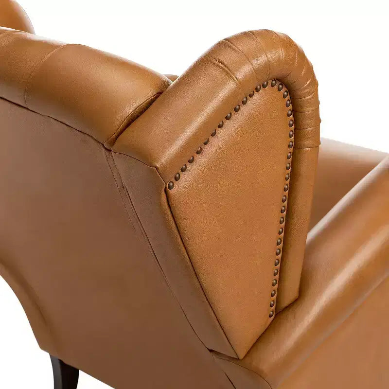 Fauteuil club en cuir véritable de 33 po – Dossier touffeté, garniture cloutée et pieds fuselés en bois