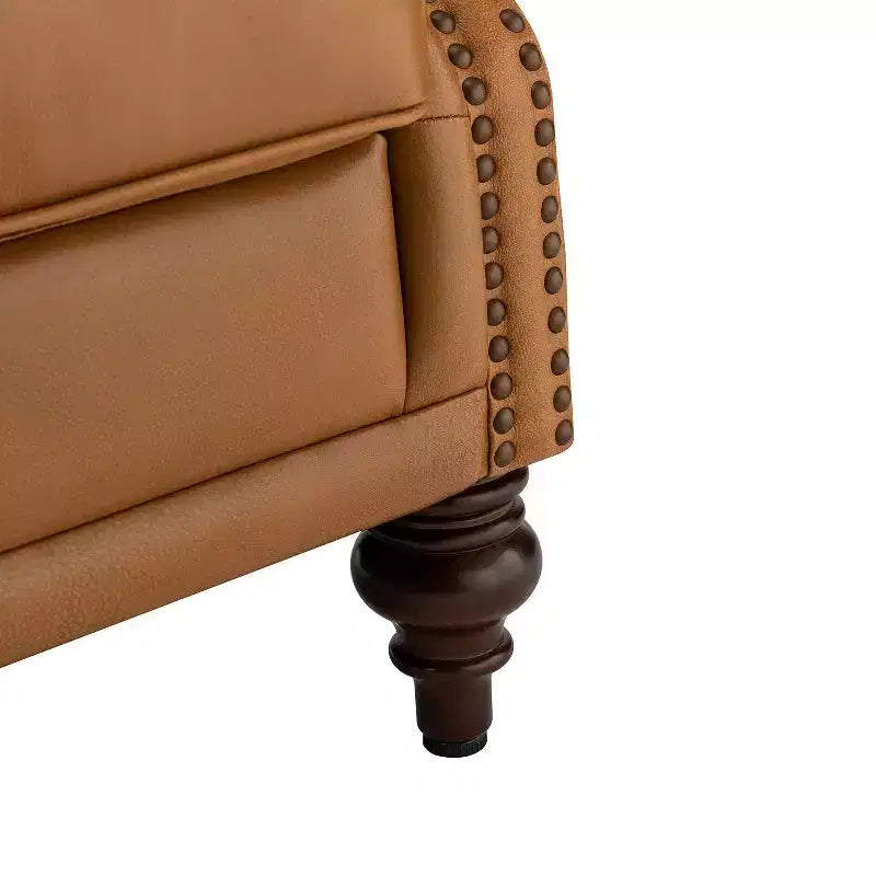 Fauteuil club en cuir véritable de 33 po – Dossier touffeté, garniture cloutée et pieds fuselés en bois