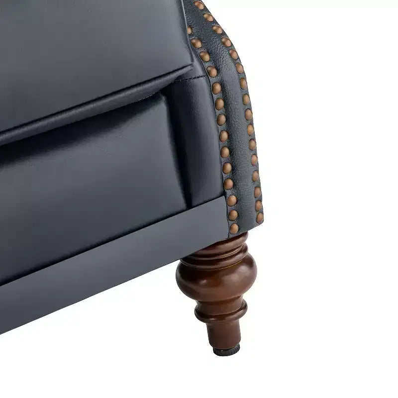 Fauteuil club en cuir véritable de 33 po – Dossier touffeté, garniture cloutée et pieds fuselés en bois